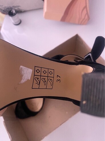 Kadın siyah bantlı süet ayakkabı önü açık topuklu - Görsel 7