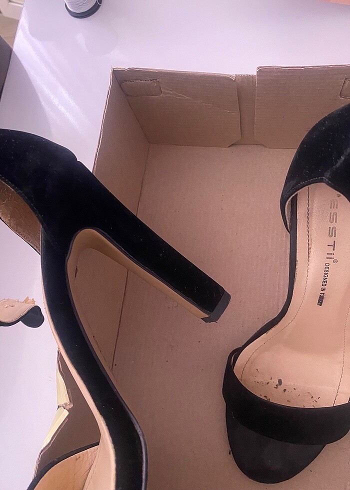 Kadın siyah bantlı süet ayakkabı önü açık topuklu - Görsel 2