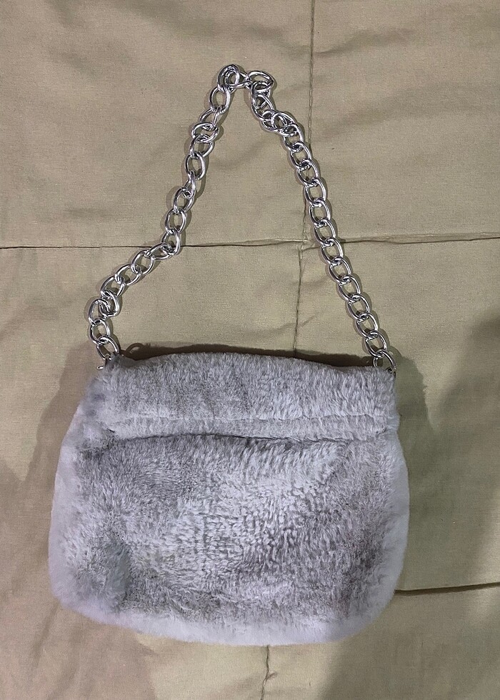 Kadın gri peluş zincir askılı çanta - Görsel 2