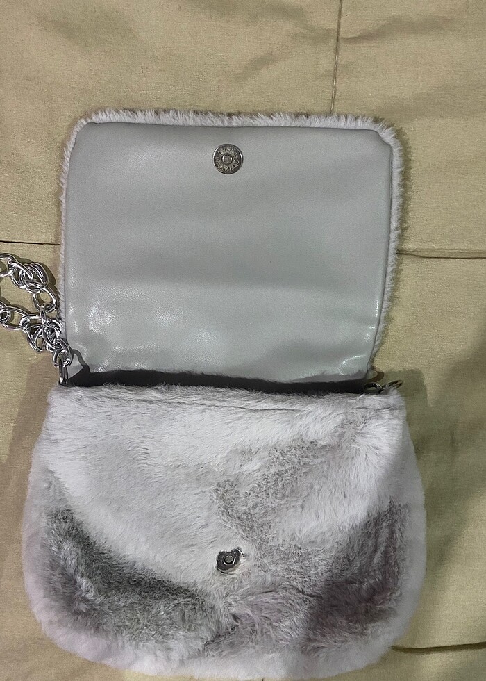 Kadın gri peluş zincir askılı çanta - Görsel 3
