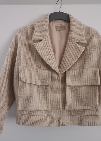 Bej Düğmeli Kısa Pamuklu Kadın Ceket - Görsel 3