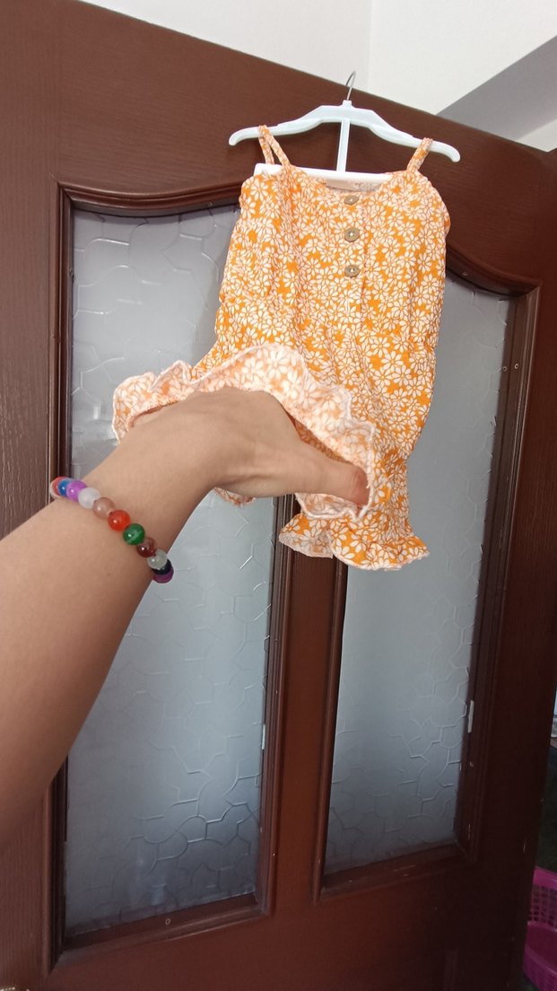 Kız Çocuk Turuncu Çiçekli Düğmeli Tulum - Görsel 3