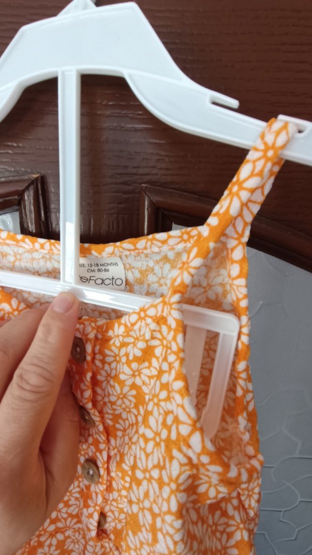 Kız Çocuk Turuncu Çiçekli Düğmeli Tulum - Görsel 4