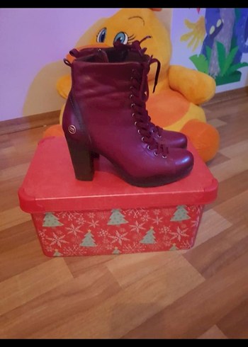 bordo Yüksek Topuklu Bağcıklı Kadın Bot - Görsel 2