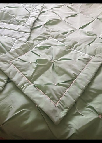 Açık Yeşil Düğme Detaylı Yatak Örtüsü - Görsel 5