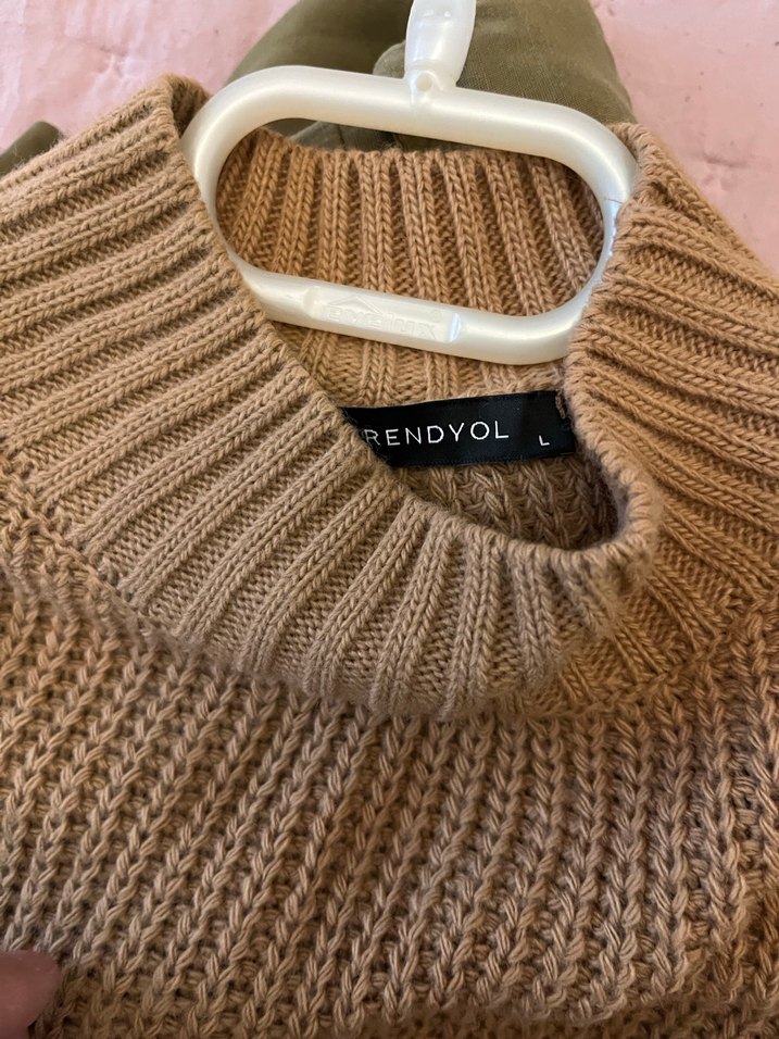 Bej Örme Boğazlı Kolsuz Kadın Süveter - Görsel 3