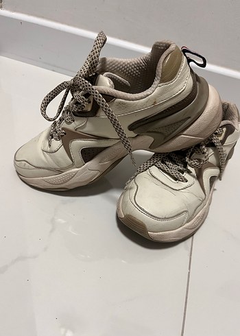 Beyaz Yılan Desenli Bağcıklı Spor Ayakkabı - Görsel 2