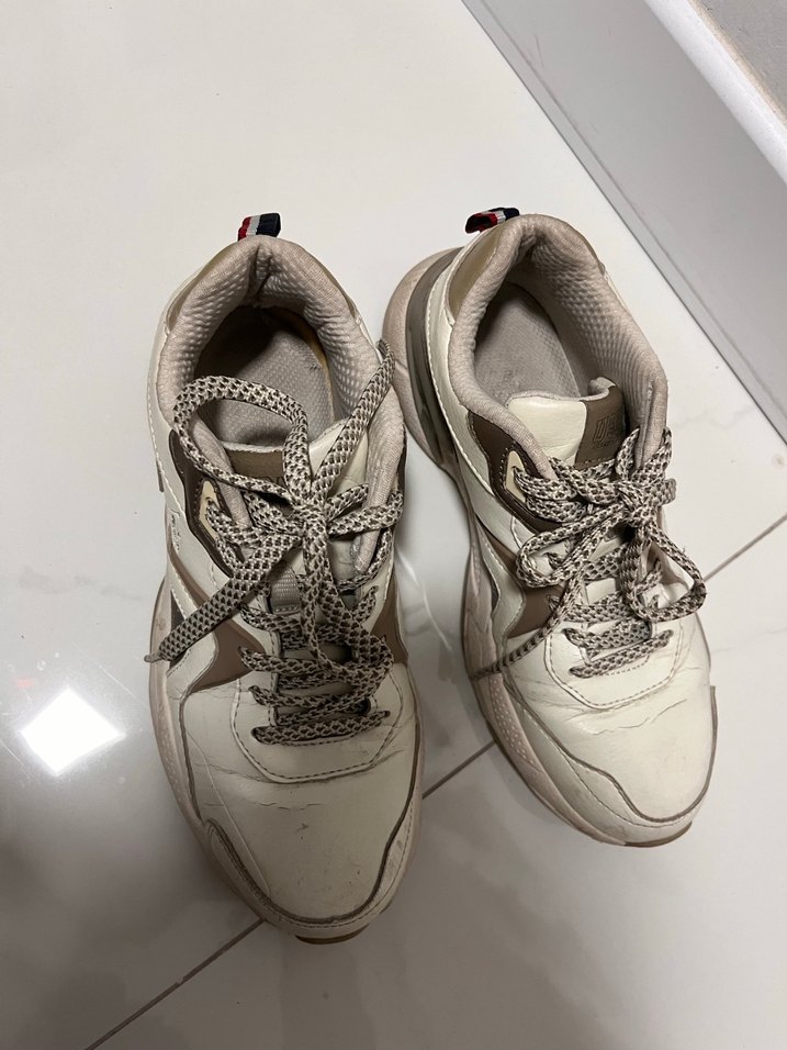 Beyaz Yılan Desenli Bağcıklı Spor Ayakkabı - Görsel 4