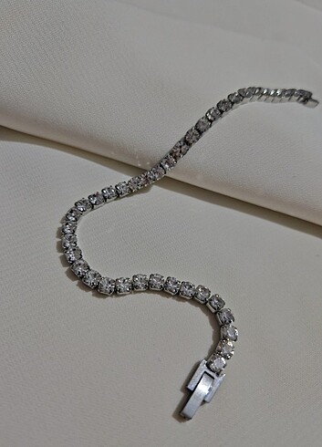 Accessorize su yolu bileklik