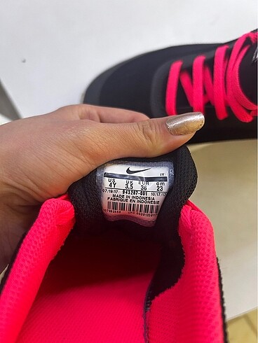 36 Beden siyah Renk Nike orjinal ayakkabı
