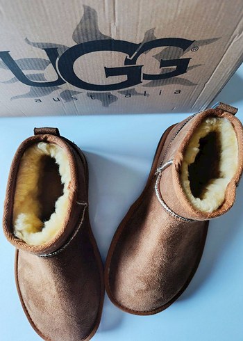 UGG Kahverengi Süet Kürklü Kadın Dolgu Topuk Bot
