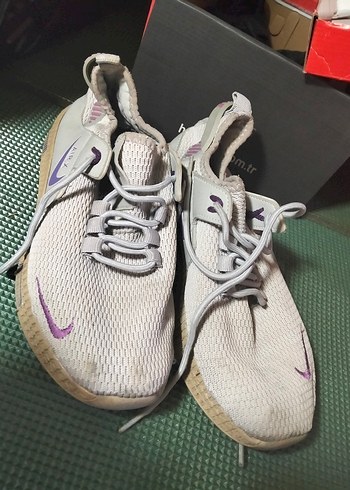 Nike Beyaz Gri Bağcıklı Düz Taban Spor Ayakkabı