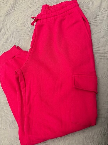 Pembe eşofman altı