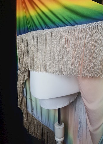 Renkli Batik Desenli Askısız Parti Elbisesi - Görsel 3