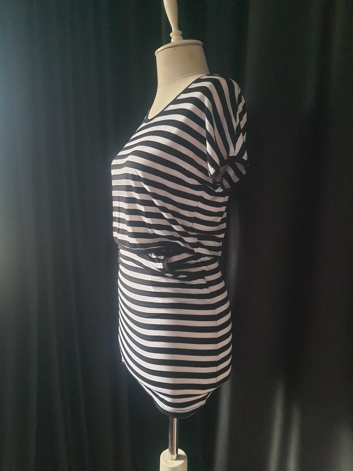 Siyah Beyaz Çizgili Kısa Kollu Mini Elbise - Görsel 3