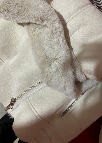 Stradivarius Stradivarius Kürklü Beyaz Kadın Ceket