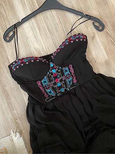 36 Beden siyah Renk Bershka işlemeli elbise