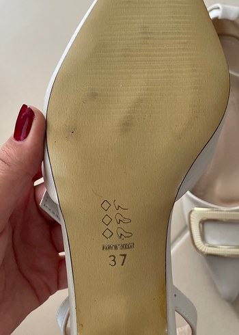 Zara Klasik Beyaz Tokalı Topuklu Kadın Ayakkabı