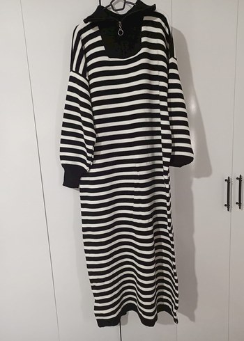 Siyah Beyaz Çizgili Uzun Triko Elbise - Görsel 3