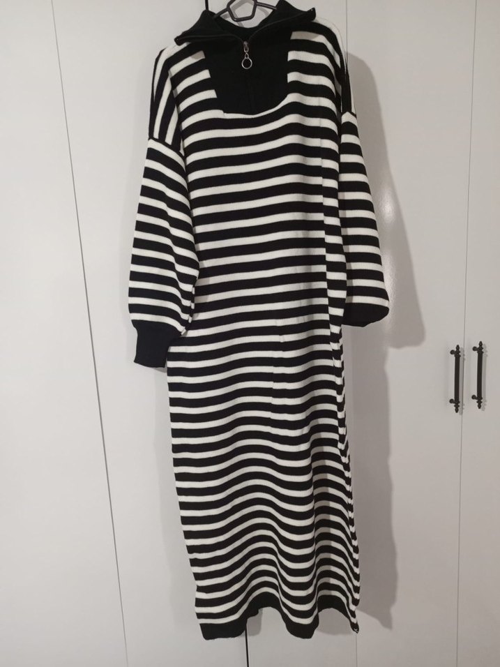 Siyah Beyaz Çizgili Uzun Triko Elbise - Görsel 3