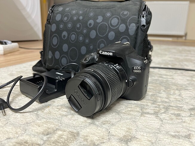 Canon 1300D + Çanta | Çok Az Kullanılmış DSLR Fotoğraf Makinesi