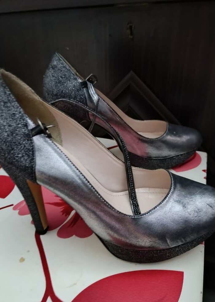 Hiç giyilmedi gri ayakkabı - Görsel 2