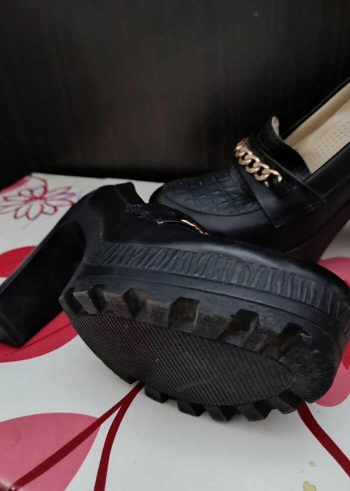 Zincir detaylı ayakkabı  - Görsel 2