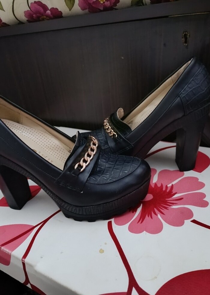 Zincir detaylı ayakkabı  - Görsel 3