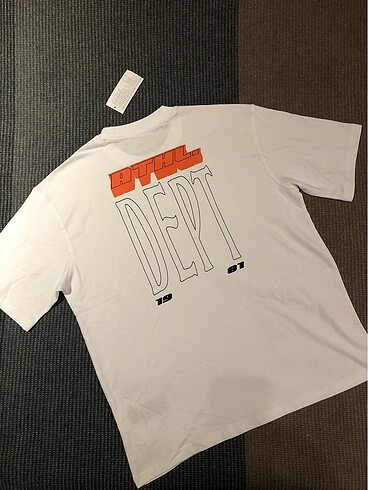 l Beden beyaz Renk Guess Tshirt