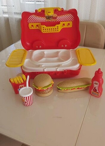 Tekerlekli hamburger seti araba