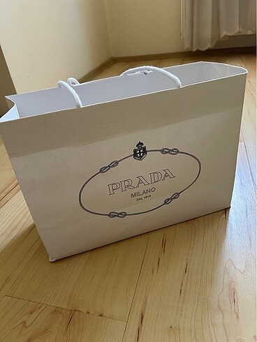 Prada karton çanta
