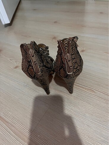 37 Beden camel Renk Vintage Yılan Derisi Topuklu Ayakkabı