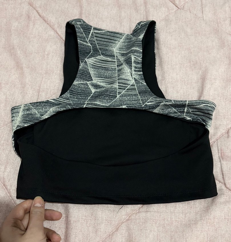 Gri Desenli Yüksek Yakalı Kolsuz Spor Üst - Görsel 2