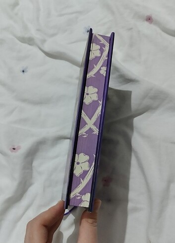 Beden Violet Dikenlerin Menekşesi