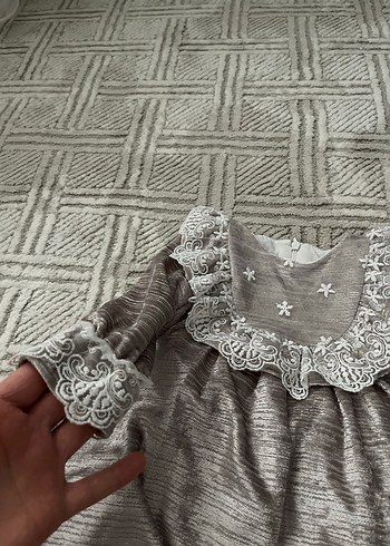 Gri Nakışlı Fırfırlı Kız Çocuk Elbise - Görsel 4