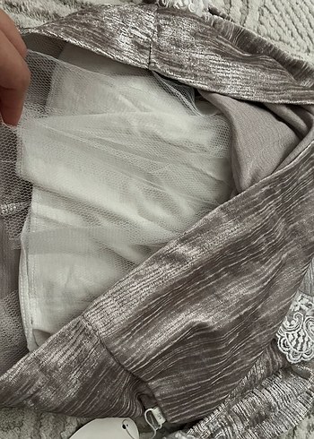 Gri Nakışlı Fırfırlı Kız Çocuk Elbise - Görsel 2