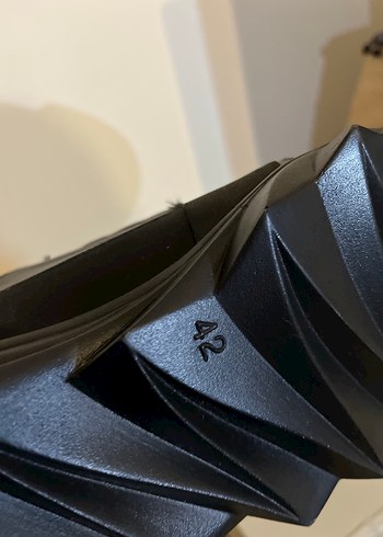 Kemer Detaylı Siyah Kadın Dolgu Topuk Ayakkabı - Görsel 4