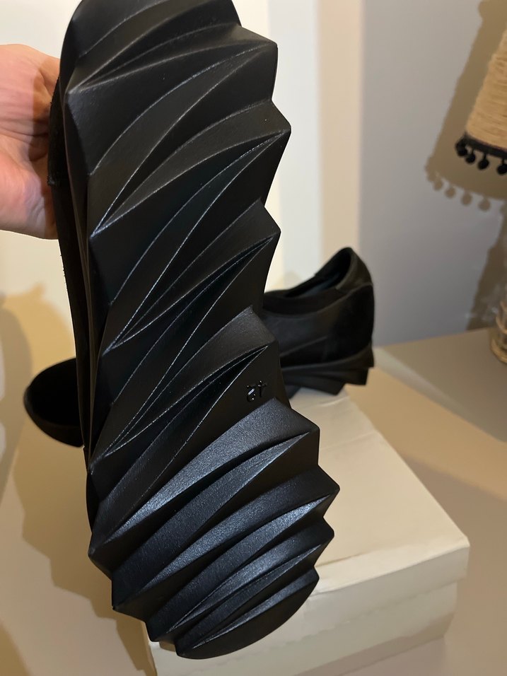 Kemer Detaylı Siyah Kadın Dolgu Topuk Ayakkabı - Görsel 5