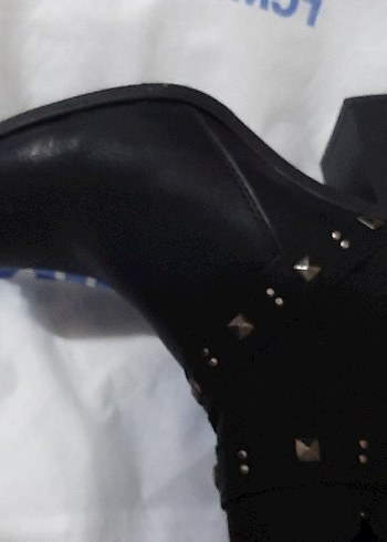 Tokalı Siyah Kadın Botu, Kalın Topuklu - Görsel 3