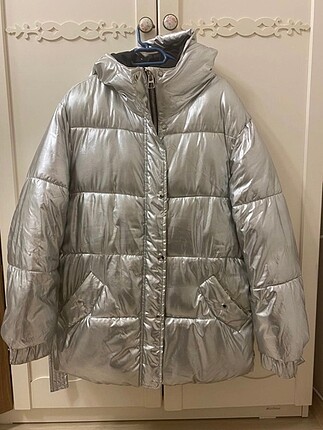 Bershka Parlak Mont