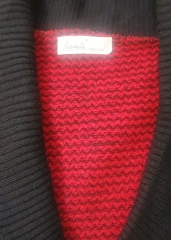 Kısa Kollu Kırmızı V Yaka Triko Kazak - Görsel 4