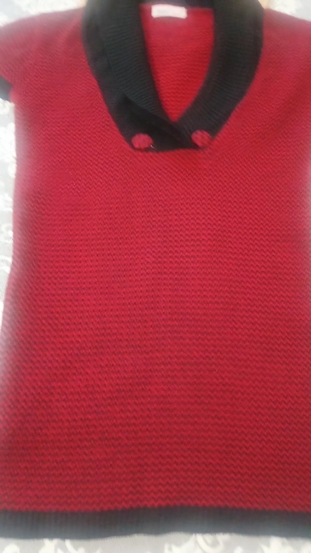 Kısa Kollu Kırmızı V Yaka Triko Kazak - Görsel 2