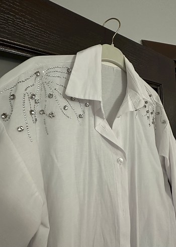 Beyaz kadın taş detaylı gömlek - Görsel 2