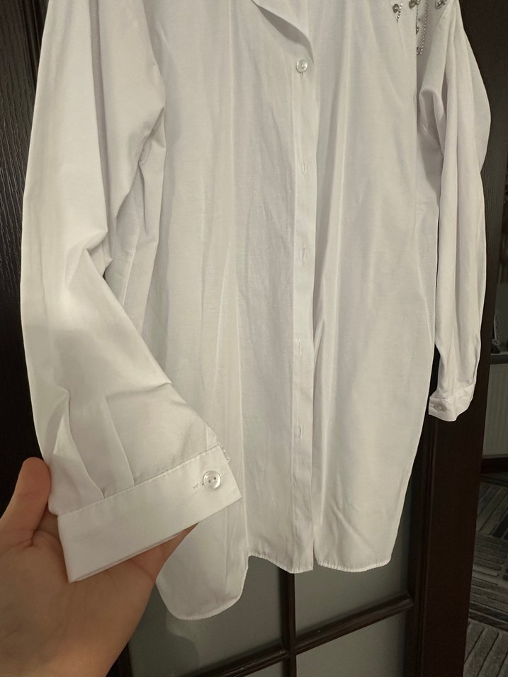 Beyaz kadın taş detaylı gömlek - Görsel 3
