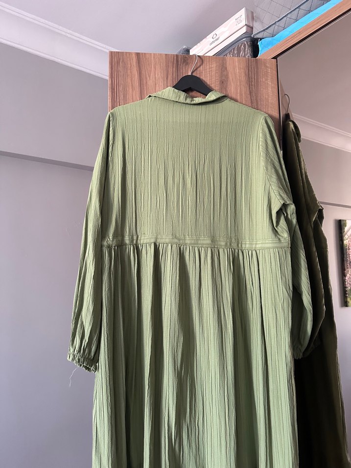 Yeşil Uzun Pliseli Keten Elbise - Görsel 4