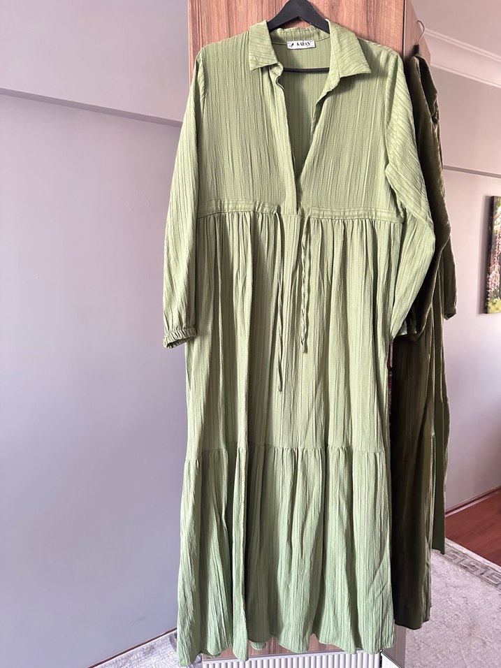 Yeşil Uzun Pliseli Keten Elbise - Görsel 2