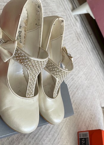 Beyaz Tokalı Parlak Kız Babet Ayakkabı - Görsel 5