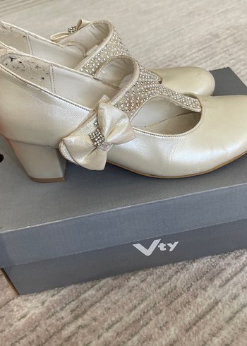 Beyaz Tokalı Parlak Kız Babet Ayakkabı - Görsel 2