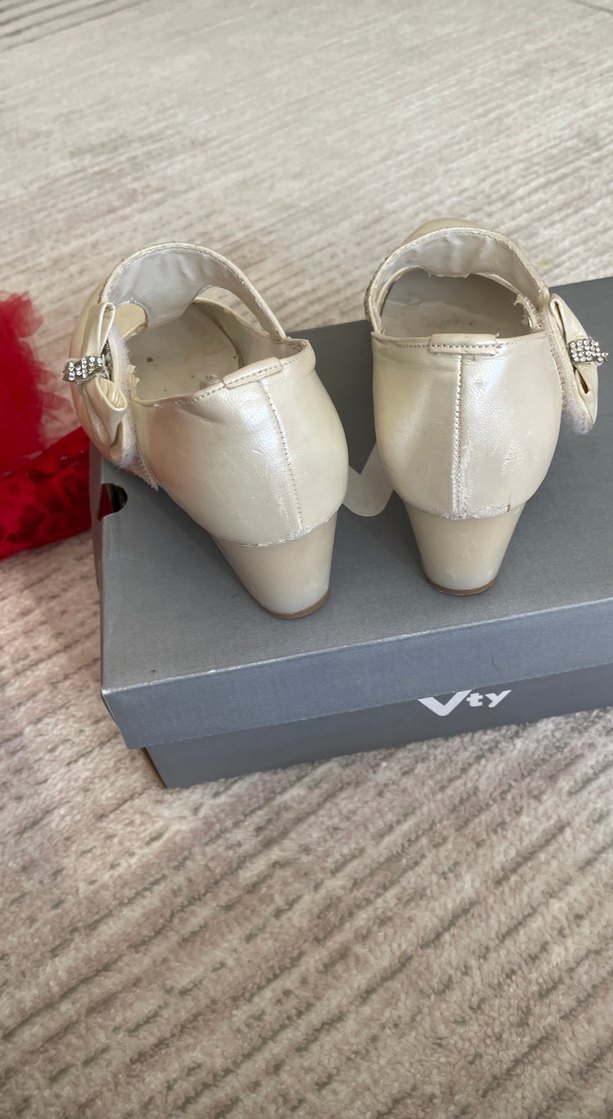 Beyaz Tokalı Parlak Kız Babet Ayakkabı - Görsel 3