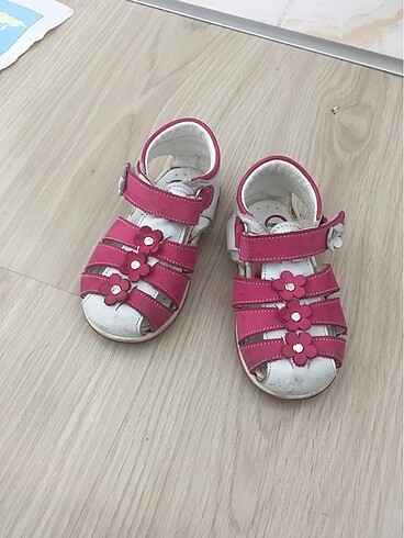 Kız bebek sandalet